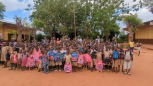 Lire la suite à propos de l’article L&rsquo;association ADED fournit kits scolaires et subvention aux élèves de l’EPC Kpota-Djoguimé